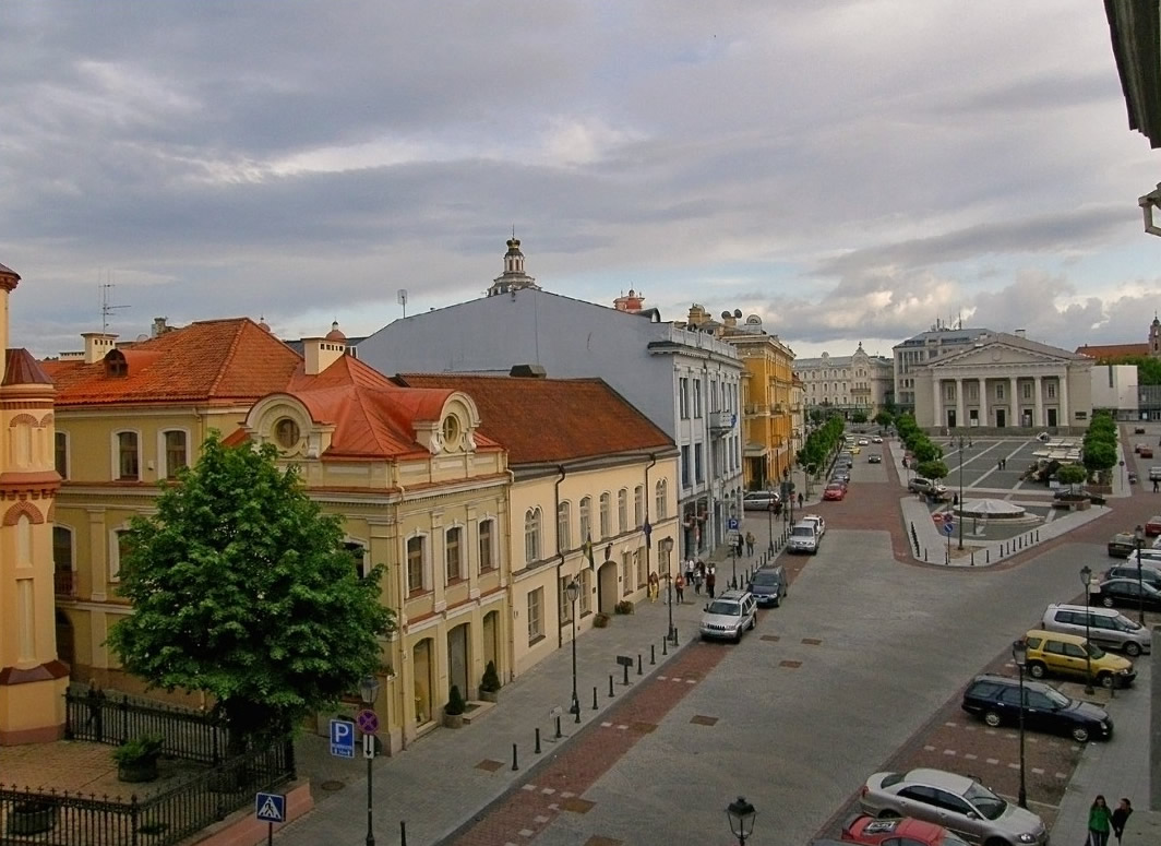 Išsinuomokite automobilį Vilniuje norėdami aplankyti Trikampę aikštę